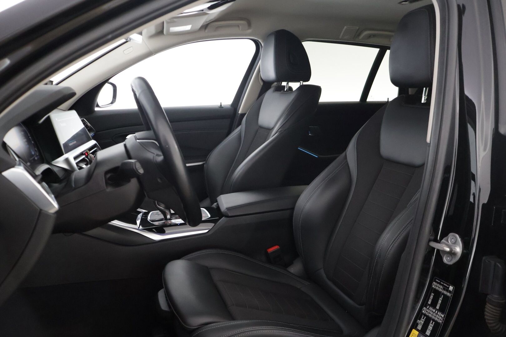 BMW 330 2021 G21 Touring 330e xDrive A Charged Edition * Sporttipenkit / Vakkari / P. Tutkat / Sähkökontti / AppleCarPlay * - Vetokoukku / Kahdet renkaat BMW alumiinivanteilla!