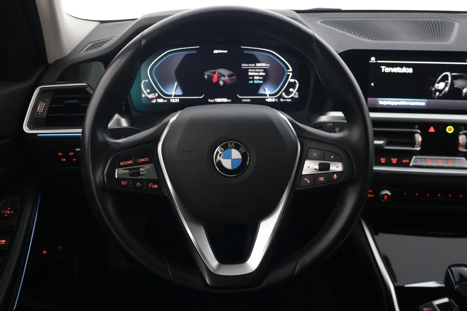 BMW 330 2021 G21 Touring 330e xDrive A Charged Edition * Sporttipenkit / Vakionopeudensäädin / P. Tutkat / Sähkökontti / AppleCarPlay / LED * - Juuri katsastettu! / Vetokoukku / Kahdet renkaat BMW alumiinivanteilla! - HULLUT AVAJAISHULINAT KORKOTARJOUS 3,29 %