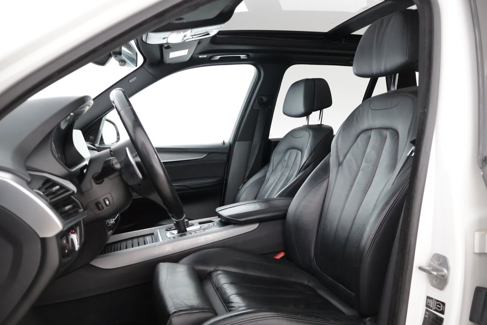 BMW X5 2014 F15 M50d A* Harman/kardon / Comfort access / Comfortnahat / Panorama / Vetokoukku * - 3,99 % KORKOTARJOUS TÄHÄN AUTOON - * Kovilla varusteilla / Tilava / Isosti huollettu *