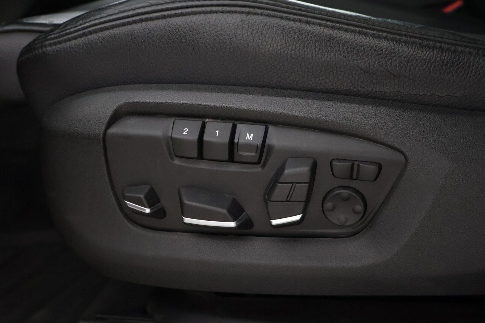 BMW X5 2014 F15 M50d A* Harman/kardon / Comfort access / Comfortnahat / Panorama / Vetokoukku * - 3,99 % KORKOTARJOUS TÄHÄN AUTOON - * Kovilla varusteilla / Tilava / Isosti huollettu *