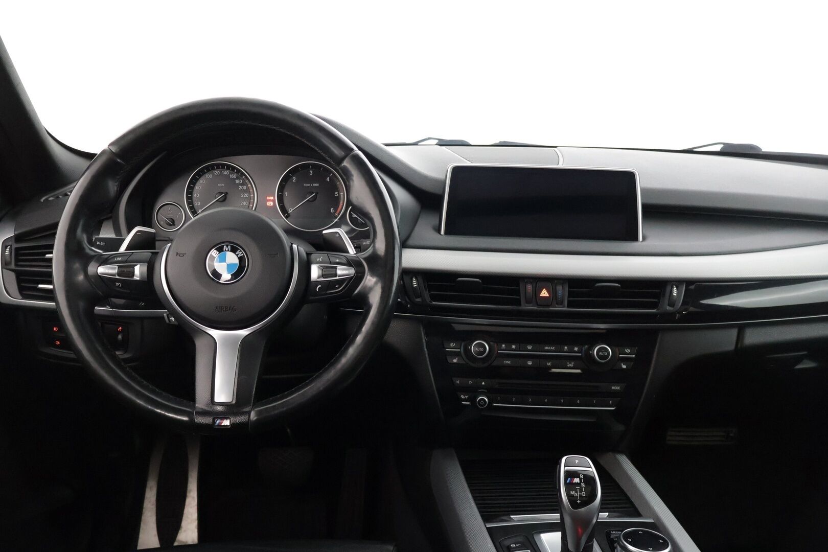 BMW X5 2014 M50d Farmari (AC) 4ov 2993cm3 A* Harman/kardon / Comfort access / Comfortnahat / Panorama / Vetokoukku * - 3,99 % KORKOTARJOUS TÄHÄN AUTOON - 31.5. ASTI! - * Kovilla varusteilla / Tilava / Isosti huollettu / MYYDÄÄN HUUTOKAUPAT.COMISSA*