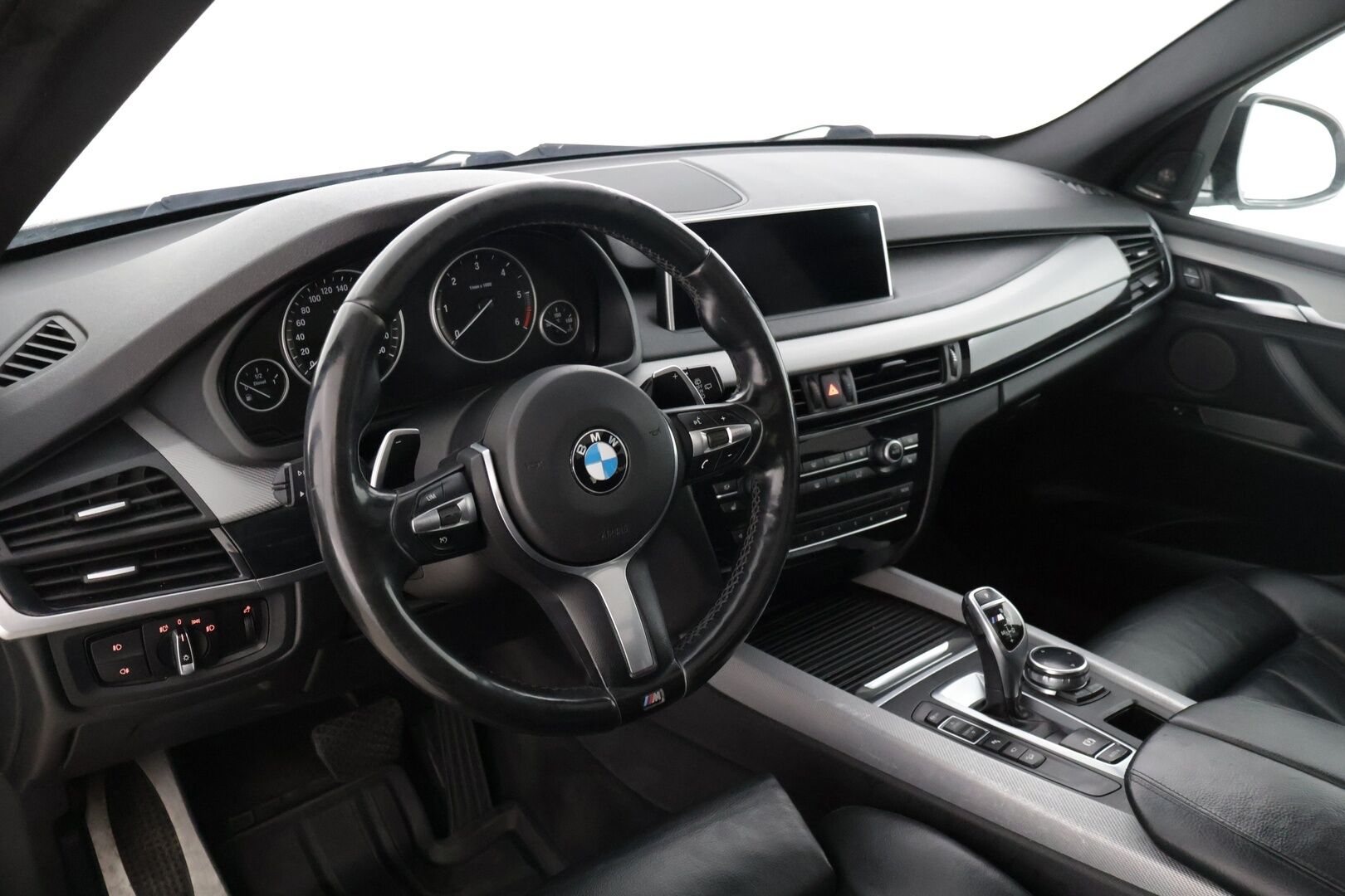 BMW X5 2014 M50d Farmari (AC) 4ov 2993cm3 A* Harman/kardon / Comfort access / Comfortnahat / Panorama / Vetokoukku * - 3,99 % KORKOTARJOUS TÄHÄN AUTOON - 31.5. ASTI! - * Kovilla varusteilla / Tilava / Isosti huollettu / MYYDÄÄN HUUTOKAUPAT.COMISSA*
