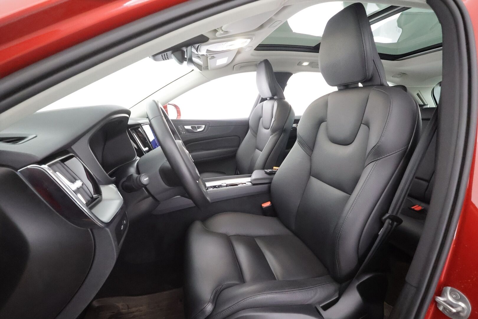 Volvo XC60 2023 T6 AWD Long Range Plus Bright aut - | ACC | Webasto | Panorama | Muistipenkit | Full-LED | P.Kamera | Navi | BLIS | Keyless | Sporttinahat | Sähköluukku | Ratinlämmitin | Facelift | Merkkihuollettu |
