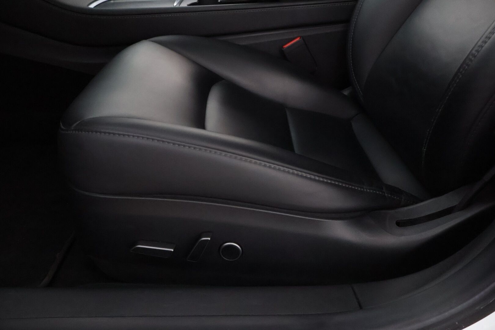 Tesla Model 3 2021 Model 3 Sedan (AA) 4ov - Lämpöpumppu / Adapt.Vakkari / Autopilot / Premium Audio / BLIS / Nahkapenkit / Lasikatto / Juuri saapunut Tampereelle!