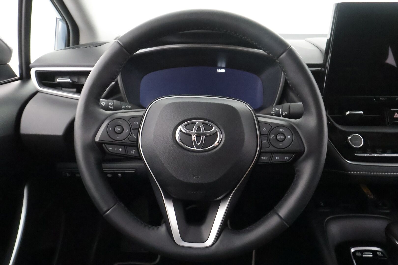 Toyota Corolla 2025 Sedan 1,8 Hybrid Active Plus - | ACC | Digimittaristo | Navi | P.kamera ja tutkat | Keyless | LDA | RSA | PDA | Lohko+sisälämmitin | Lämm. ratti | 1-om suomiauto | Merkkihuollettu |