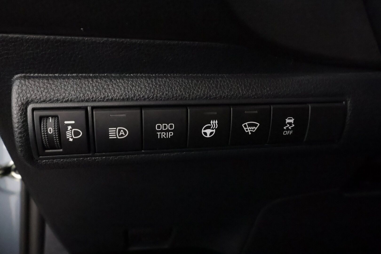 Toyota Corolla 2025 Sedan 1,8 Hybrid Active Plus - | ACC | Digimittaristo | Navi | P.kamera ja tutkat | Keyless | LDA | RSA | PDA | Lohko+sisälämmitin | Lämm. ratti | 1-om suomiauto | Merkkihuollettu |