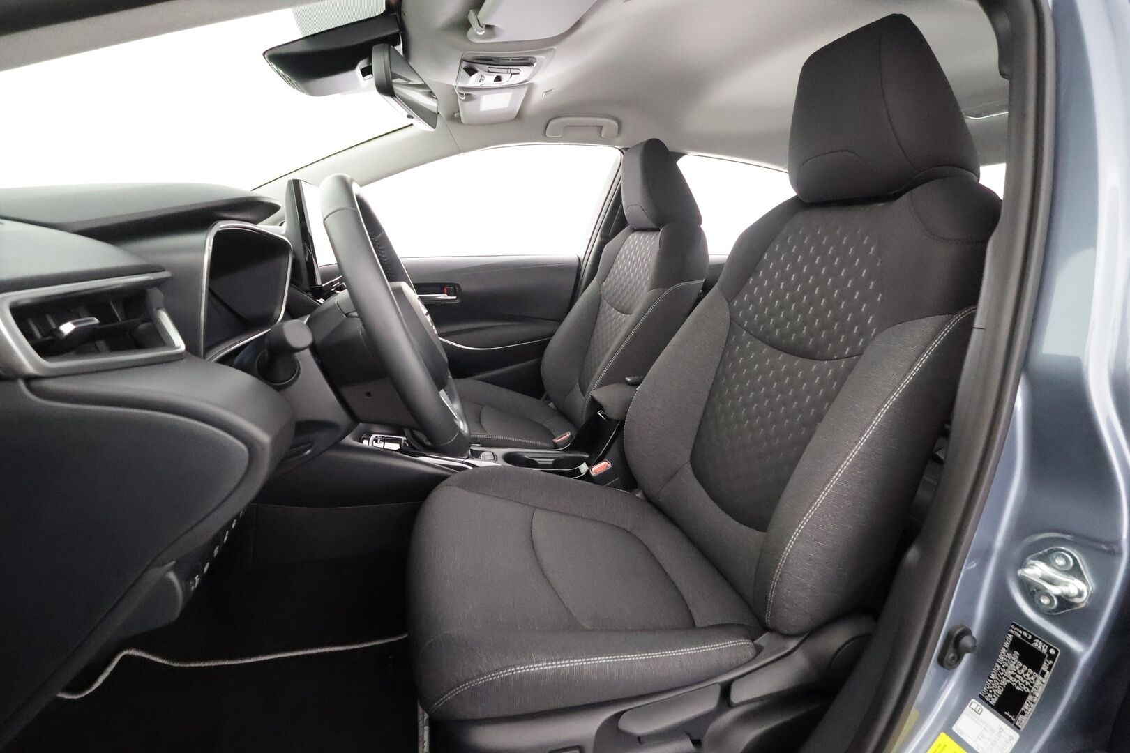 Toyota Corolla 2025 Sedan 1,8 Hybrid Active Plus - | ACC | Digimittaristo | Navi | P.kamera ja tutkat | Keyless | LDA | RSA | PDA | Lohko+sisälämmitin | Lämm. ratti | 1-om suomiauto | Merkkihuollettu |