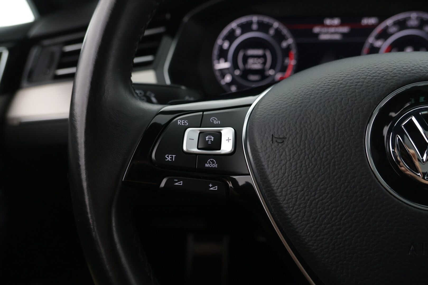 Volkswagen Passat 2018 Variant Alltrack 2,0 TSI 162 kW 4MOTION DSG Winter Edition - ACC | Webasto | Matrix-Ledit | Digimittaristo | Kattoluukku | Nahkapenkit | 3-alue ilmastointi | Vetokoukku | Sähkökontti |