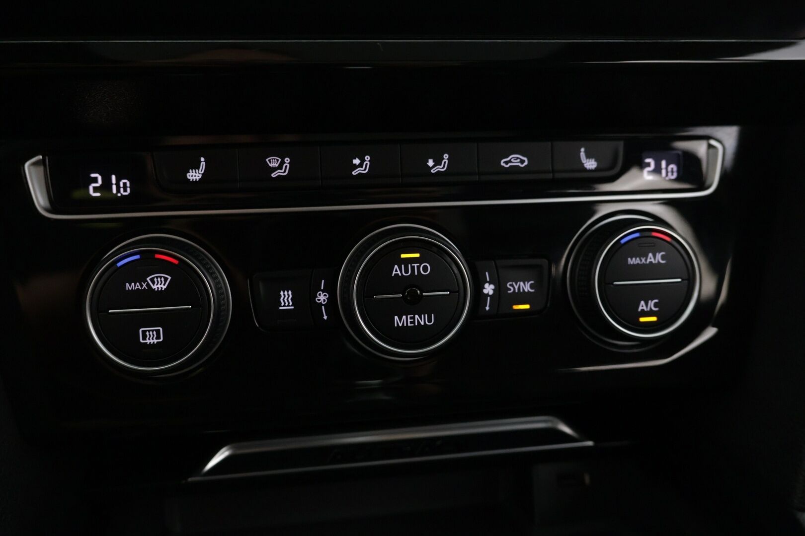 Volkswagen Passat 2018 Variant Alltrack 2,0 TSI 162 kW 4MOTION DSG Winter Edition - ACC | Webasto | Matrix-Ledit | Digimittaristo | Kattoluukku | Nahkapenkit | 3-alue ilmastointi | Vetokoukku | Sähkökontti |