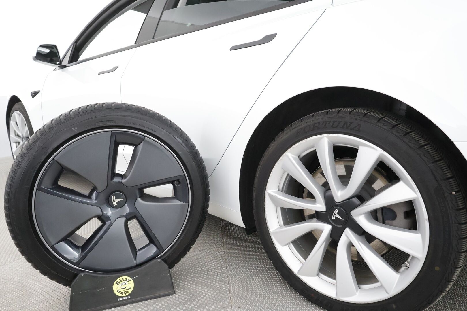Tesla Model 3 2022 Long Range * Koukku / ILP / ACC / Matrix-LED / P.kamera / Muistipenkki / Premium Audio / Navi / Kaistavahti / Keyless * - Akku kuntotarkastettu / 2x Latauskaapelit / Kahdet renkaat
