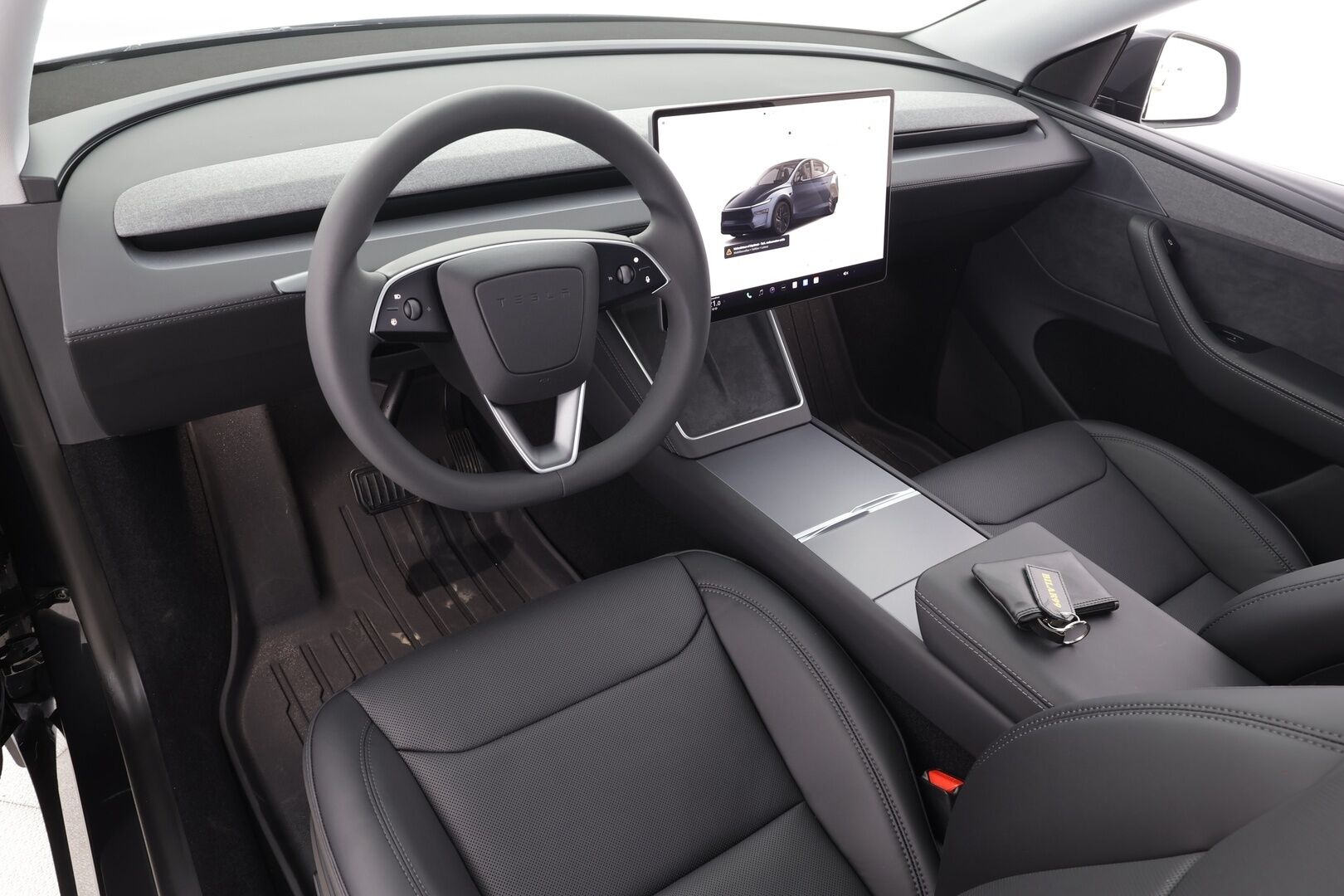 Tesla Model Y 2025 Long Range - | Juniper | Koukku | ACC | ILP | Matrix | Ilm. sähkönahat | Muistipenkki | Takanäyttö | Lasikatto | Ambient light | 1-om suomiauto | 2x renkaat aluin |