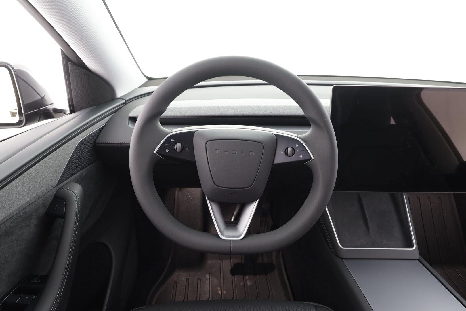 Tesla Model Y 2025 Long Range - | Juniper | Koukku | ACC | ILP | Matrix | Ilm. sähkönahat | Muistipenkki | Takanäyttö | Lasikatto | Ambient light | 1-om suomiauto | 2x renkaat aluin |