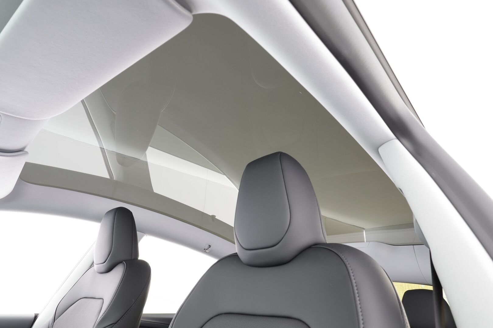 Tesla Model Y 2025 Long Range - | Juniper | Koukku | ACC | ILP | Matrix | Ilm. sähkönahat | Muistipenkki | Takanäyttö | Lasikatto | Ambient light | 1-om suomiauto | 2x renkaat aluin |