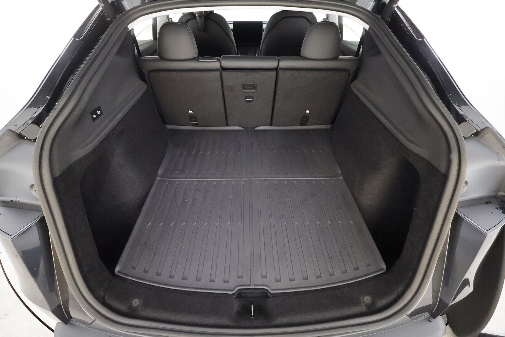 Tesla Model Y 2025 Long Range - | Juniper | Koukku | ACC | ILP | Matrix | Ilm. sähkönahat | Muistipenkki | Takanäyttö | Lasikatto | Ambient light | 1-om suomiauto | 2x renkaat aluin |