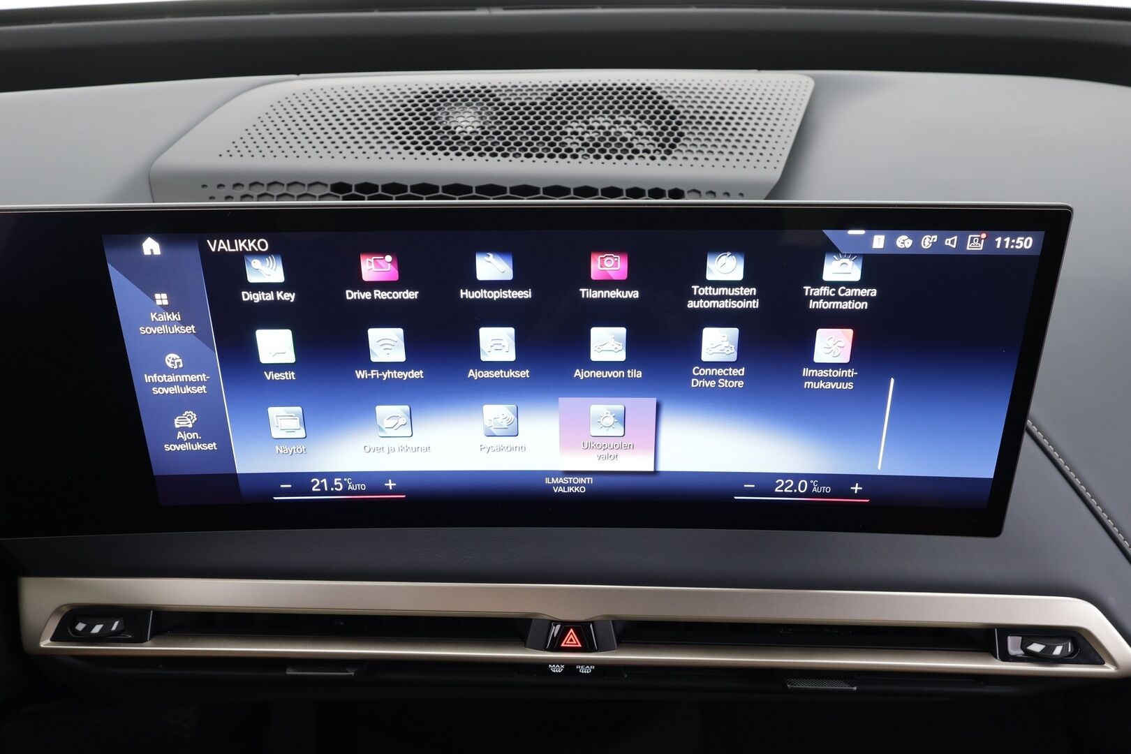 BMW iX 2022 xDrive50 - | ACC | Lisälämmitin | Koukku | B&W| Laser Light | HUD | Ilma-alusta | Softclose | Sky Lounge | Widescreen | 360-Kamera | Ilmastoidut muisti nahat | Comfort Access | Merkkihuollettu |