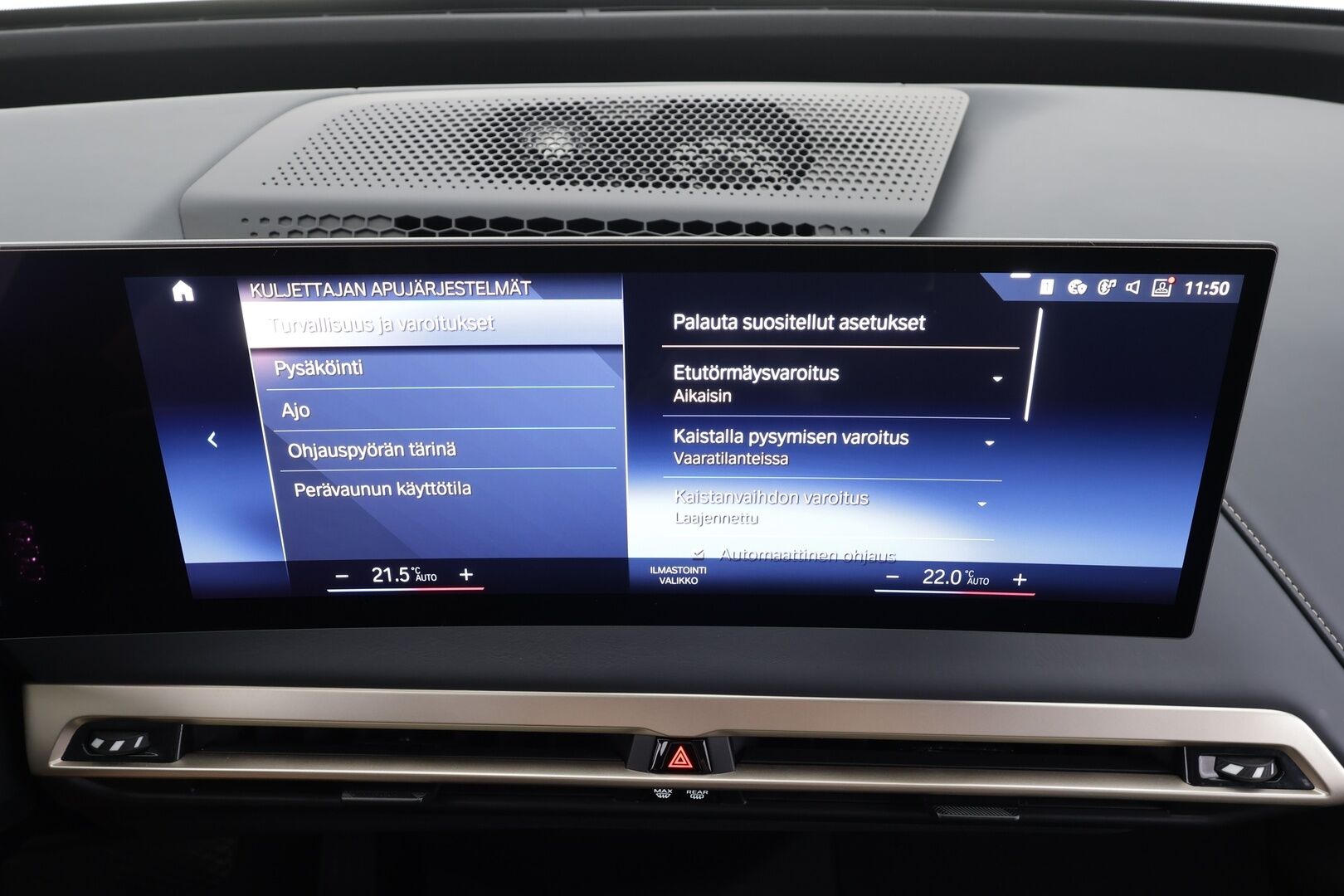 BMW iX 2022 xDrive50 - | ACC | Lisälämmitin | Koukku | B&W| Laser Light | HUD | Ilma-alusta | Softclose | Sky Lounge | Widescreen | 360-Kamera | Ilmastoidut muisti nahat | Comfort Access | Merkkihuollettu |