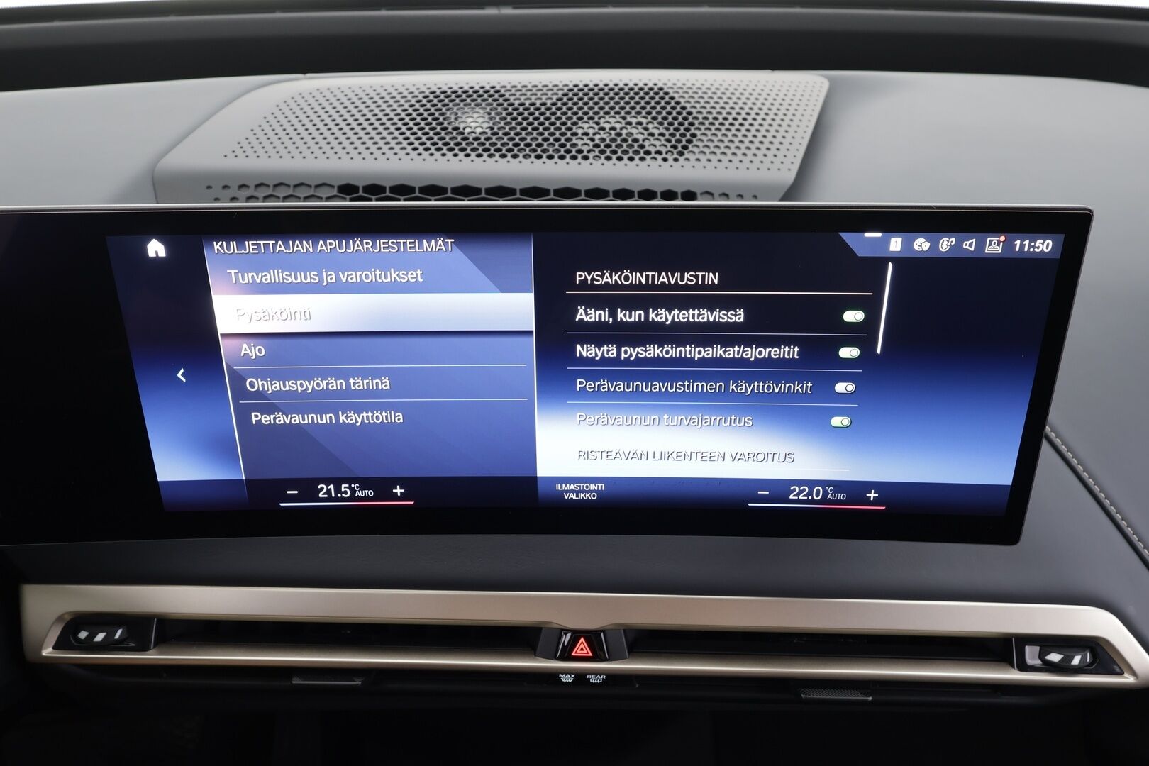 BMW iX 2022 xDrive50 - | ACC | Lisälämmitin | Koukku | B&W| Laser Light | HUD | Ilma-alusta | Softclose | Sky Lounge | Widescreen | 360-Kamera | Ilmastoidut muisti nahat | Comfort Access | Merkkihuollettu |