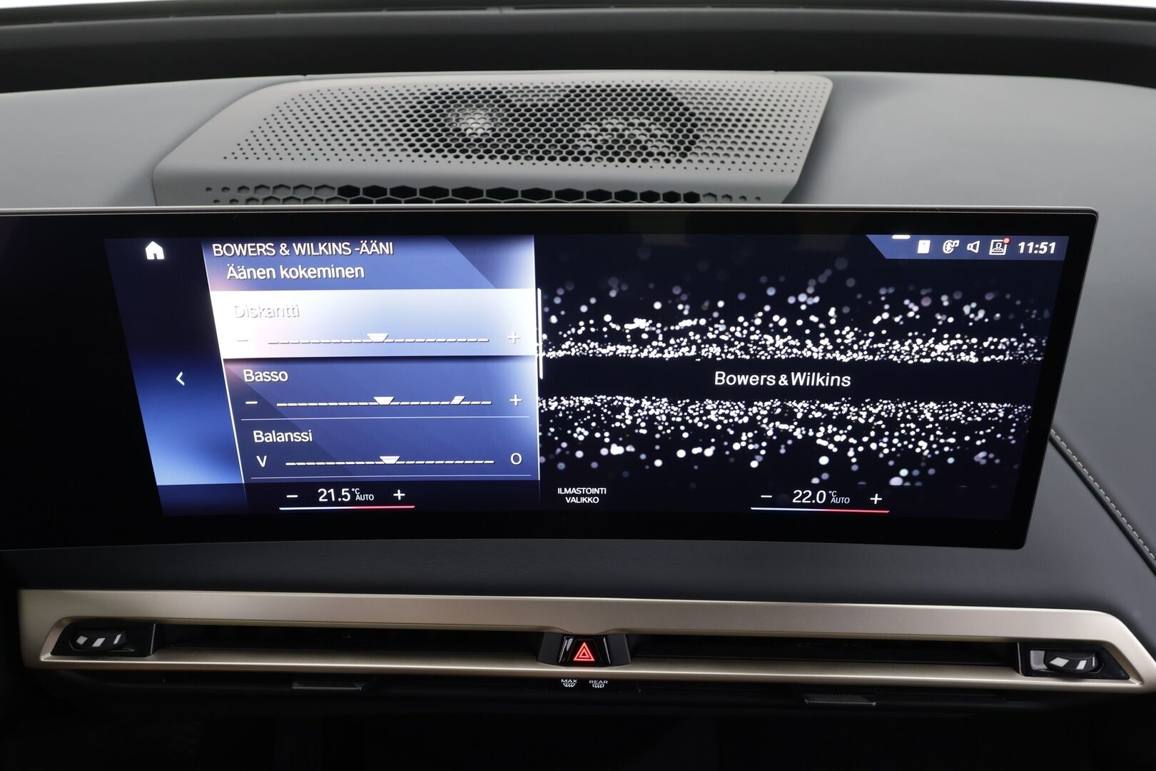BMW iX 2022 xDrive50 - | ACC | Lisälämmitin | Koukku | B&W| Laser Light | HUD | Ilma-alusta | Softclose | Sky Lounge | Widescreen | 360-Kamera | Ilmastoidut muisti nahat | Comfort Access | Merkkihuollettu |