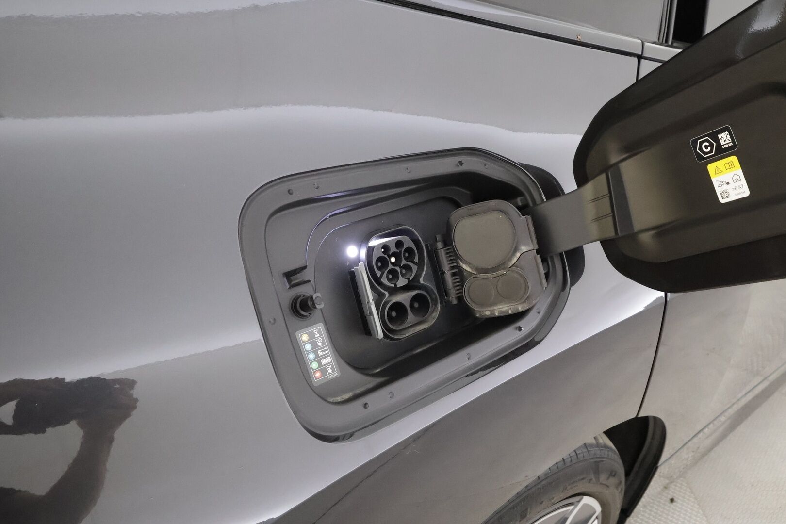 BMW iX 2022 xDrive50 - | ACC | Lisälämmitin | Koukku | B&W| Laser Light | HUD | Ilma-alusta | Softclose | Sky Lounge | Widescreen | 360-Kamera | Ilmastoidut muisti nahat | Comfort Access | Merkkihuollettu |