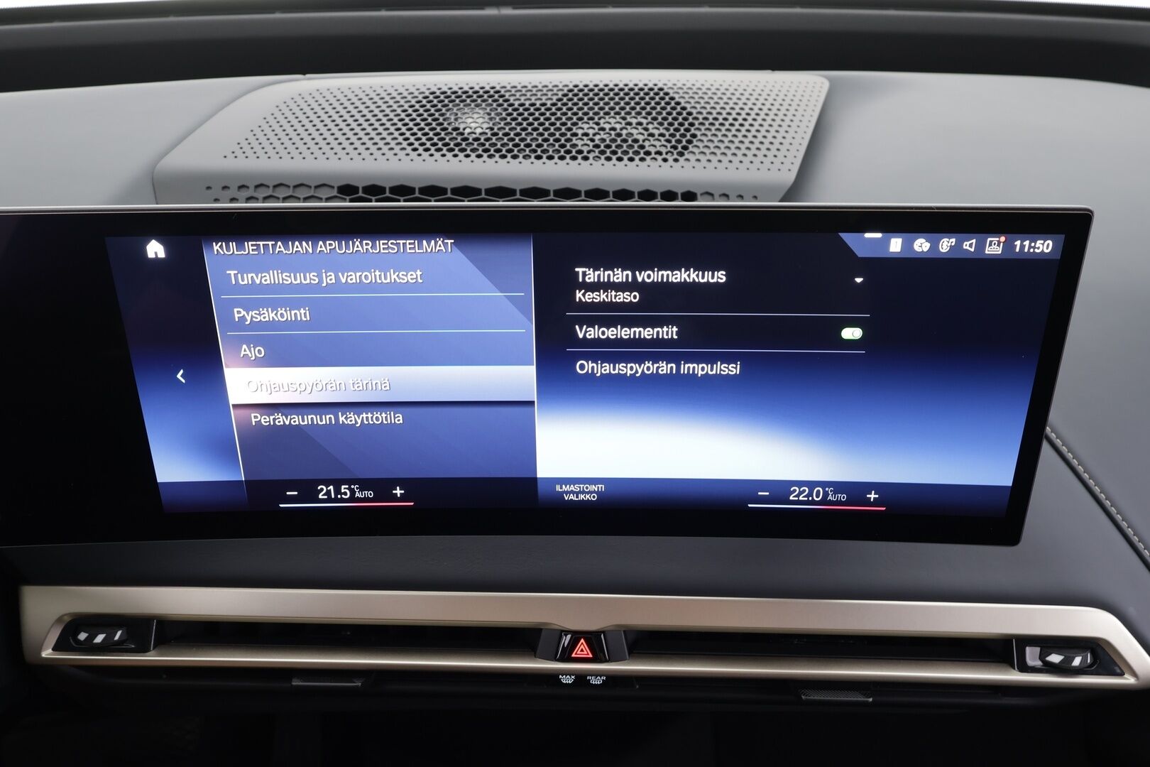 BMW iX 2022 xDrive50 - | ACC | Lisälämmitin | Koukku | B&W| Laser Light | HUD | Ilma-alusta | Softclose | Sky Lounge | Widescreen | 360-Kamera | Ilmastoidut muisti nahat | Comfort Access | Merkkihuollettu |