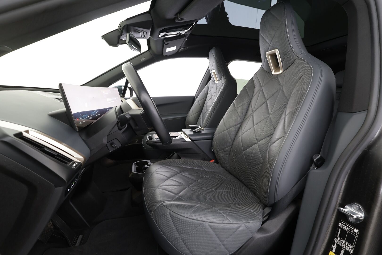 BMW iX 2022 xDrive50 - | ACC | Lisälämmitin | Koukku | B&W| Laser Light | HUD | Ilma-alusta | Softclose | Sky Lounge | Widescreen | 360-Kamera | Ilmastoidut muisti nahat | Comfort Access | Merkkihuollettu |
