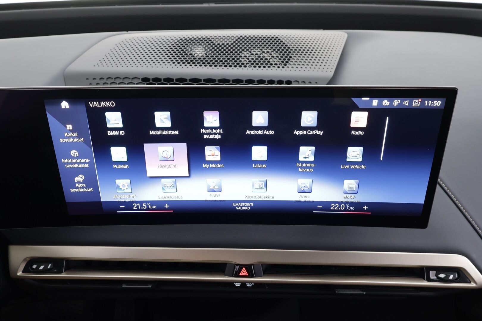 BMW iX 2022 xDrive50 - | ACC | Lisälämmitin | Koukku | B&W| Laser Light | HUD | Ilma-alusta | Softclose | Sky Lounge | Widescreen | 360-Kamera | Ilmastoidut muisti nahat | Comfort Access | Merkkihuollettu |
