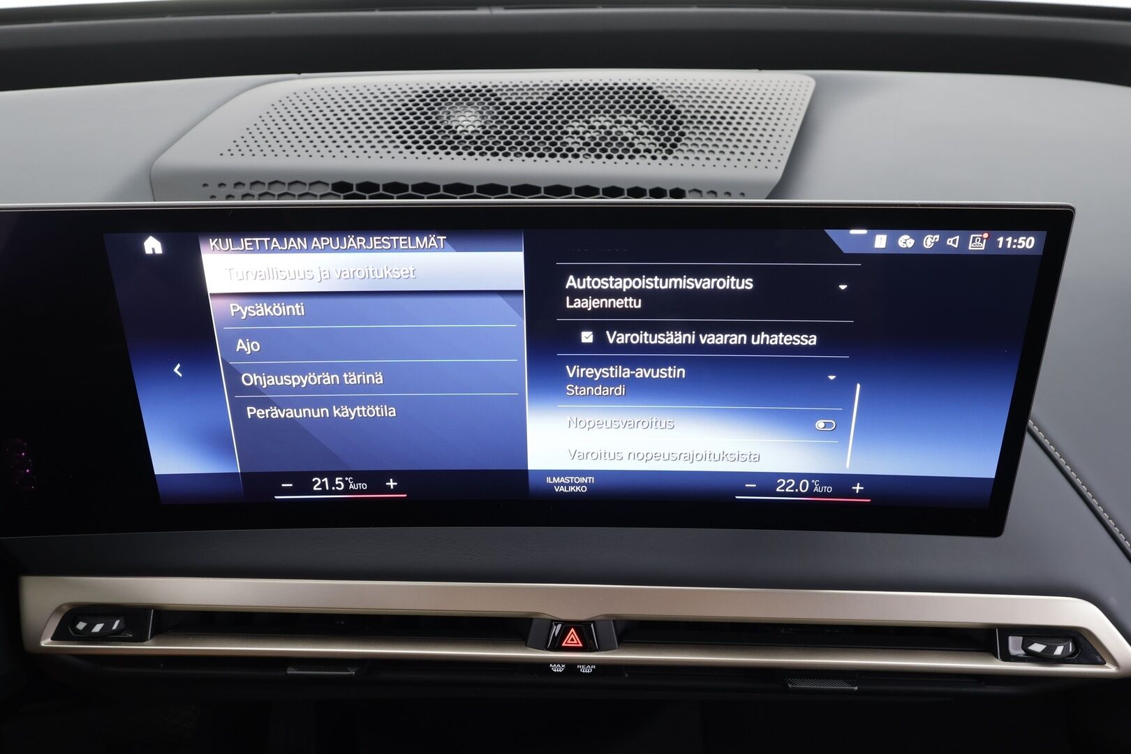 BMW iX 2022 xDrive50 - | ACC | Lisälämmitin | Koukku | B&W| Laser Light | HUD | Ilma-alusta | Softclose | Sky Lounge | Widescreen | 360-Kamera | Ilmastoidut muisti nahat | Comfort Access | Merkkihuollettu |