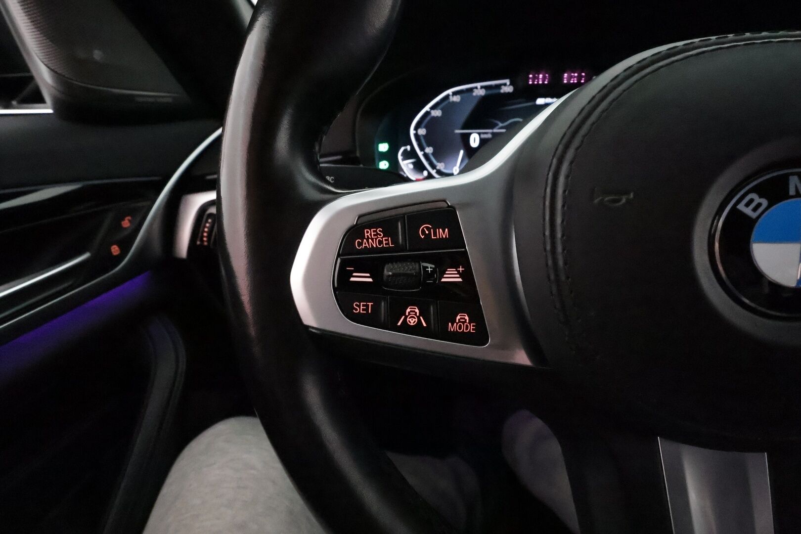 BMW 530E 2021 G31 Touring 530e xDrive * Adapt.Vakkari / Laser LED / Harman & Kardon / Muistipenkit Hieronnalla / 360-Kamera / Comfort Access - Akku kuntotarkastettu SoH 98,6& / Ilmastoidut Sporttinahat / Supervarusteet!!