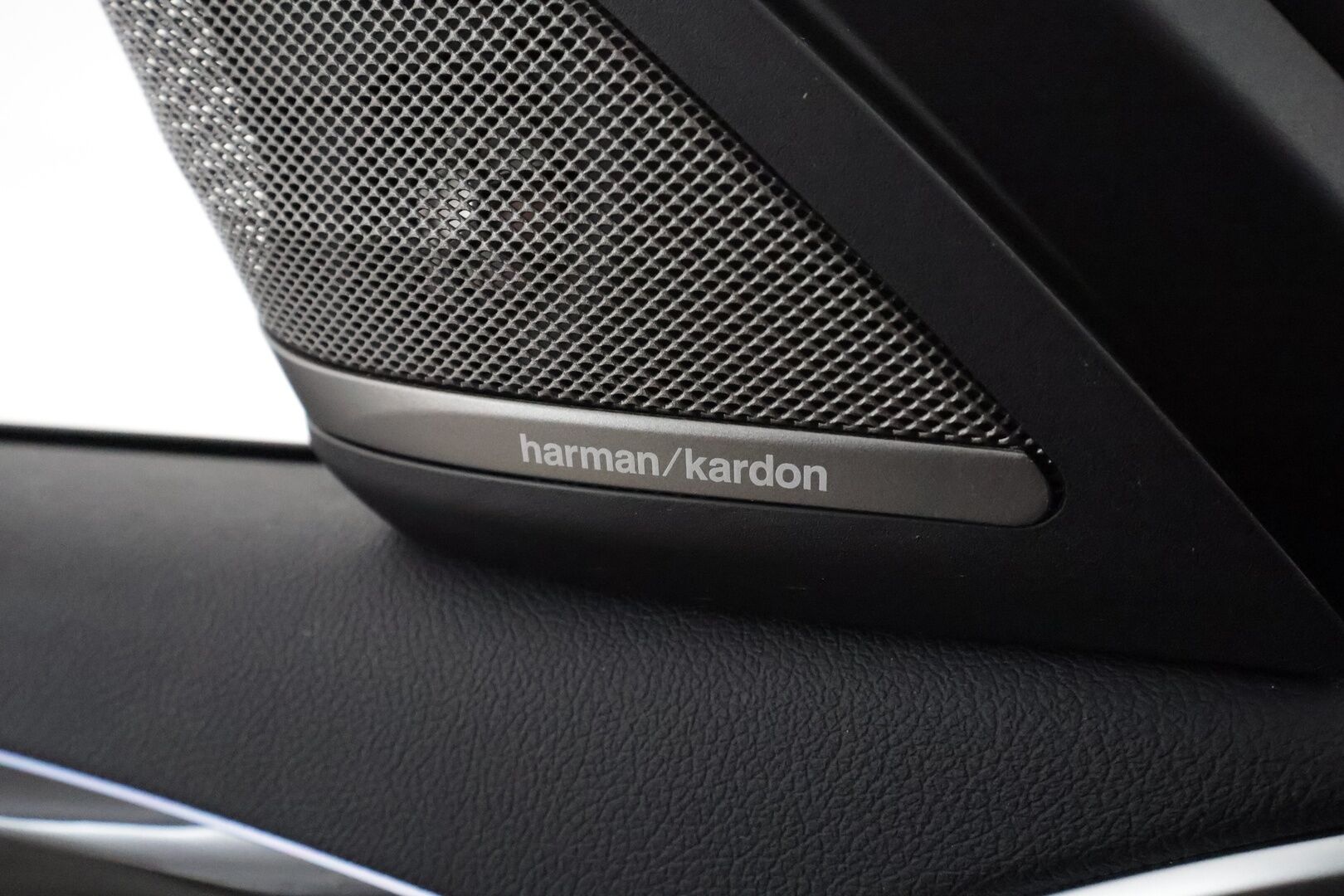 BMW 530E 2021 G31 Touring 530e xDrive * Adapt.Vakkari / Laser LED / Harman & Kardon / Muistipenkit Hieronnalla / 360-Kamera / Comfort Access - Akku kuntotarkastettu SoH 98,6& / Ilmastoidut Sporttinahat / Supervarusteet!!