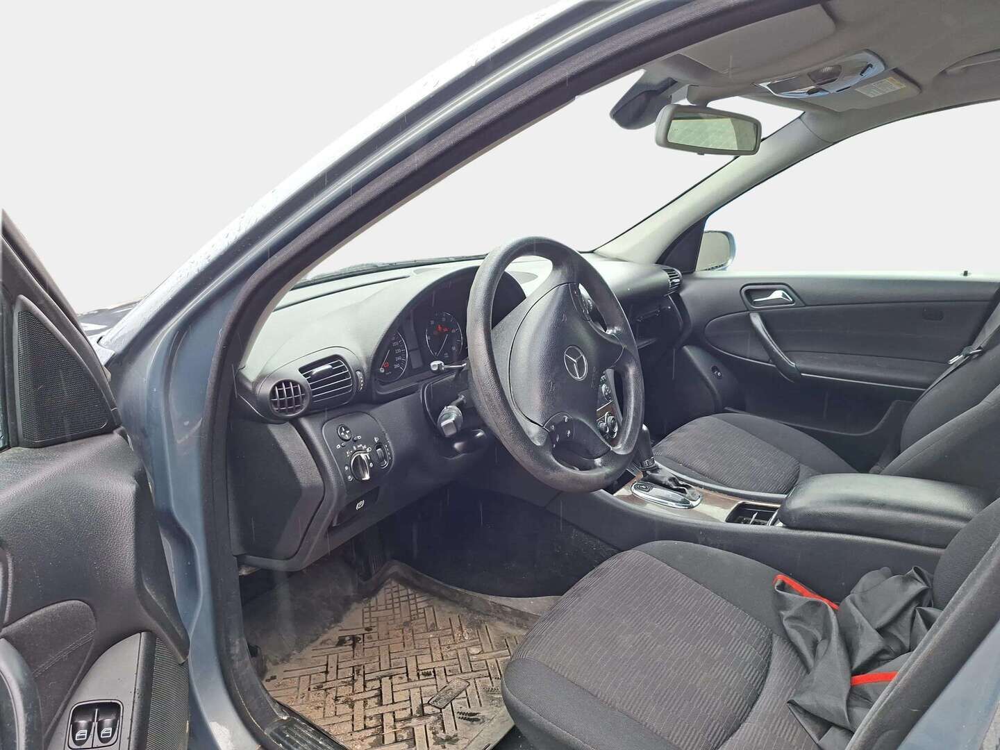 Mercedes-Benz C 2004 C 220 CDI Farmari (AC) 5ov 2148cm3 A- MYYDÄÄN HUUTOKAUPAT.COM! - MYYDÄÄN HUUTOKAUPAT.COM!