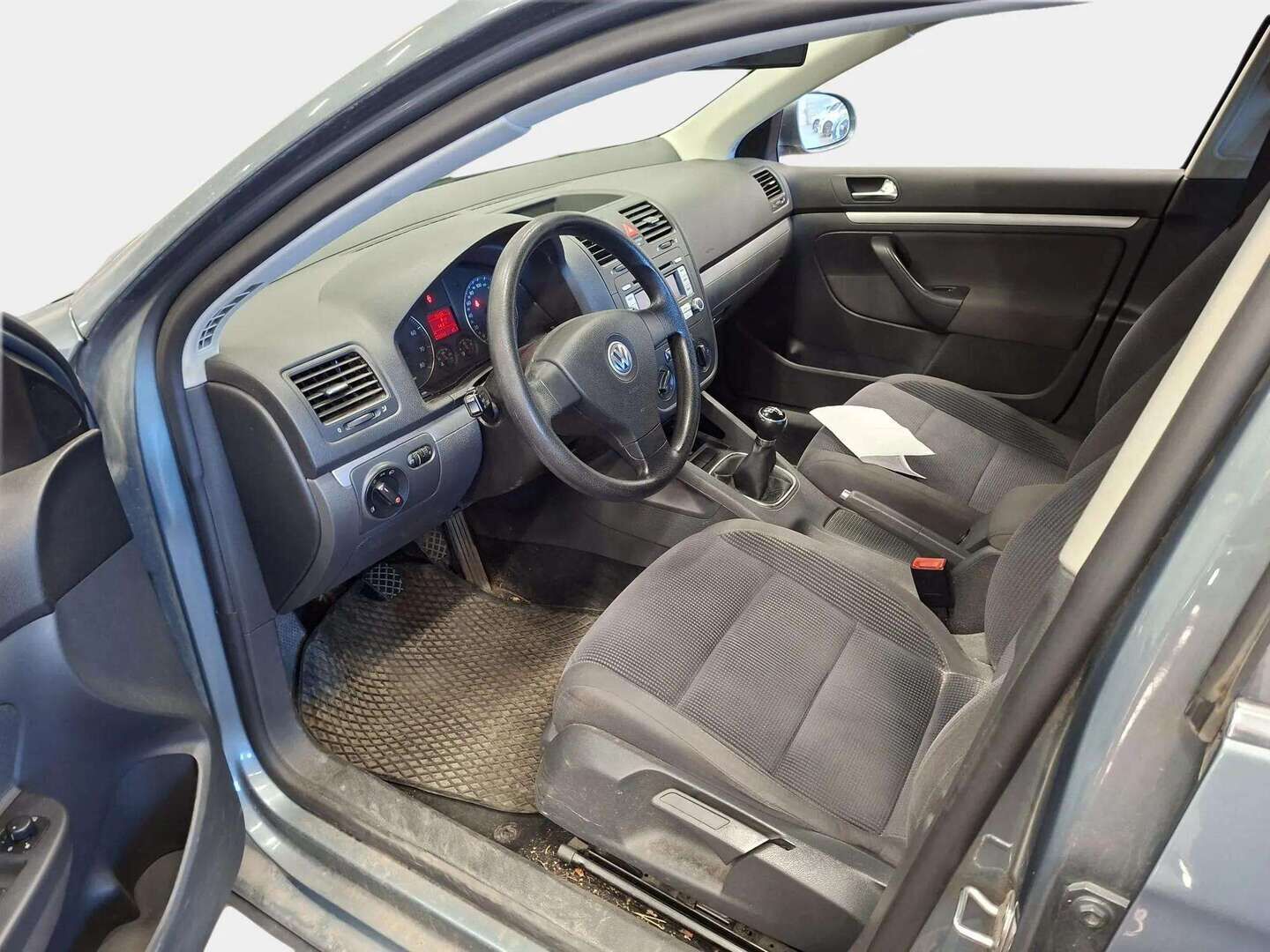 Volkswagen Jetta 2007 SEDAN 1.6FSI * YritysOutlet - Myydään vain yrityksille * - Tämä auto myydään YritysOutlet -valikoimasta vain yritykselle / 2x renkaat & vanteet / Huoltokirja /