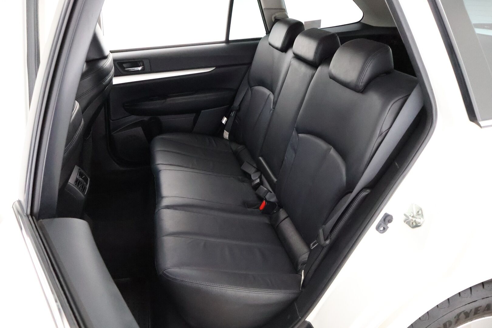 Subaru Outback 2011 2,5i UA 6MT Business - Suomiauto / Nahkasisusta / Lohko & Sisäpistoke / Xenon / Vakkari / Muistipenkki / 2x Fiksut renkaat / Upeasti huollettu!