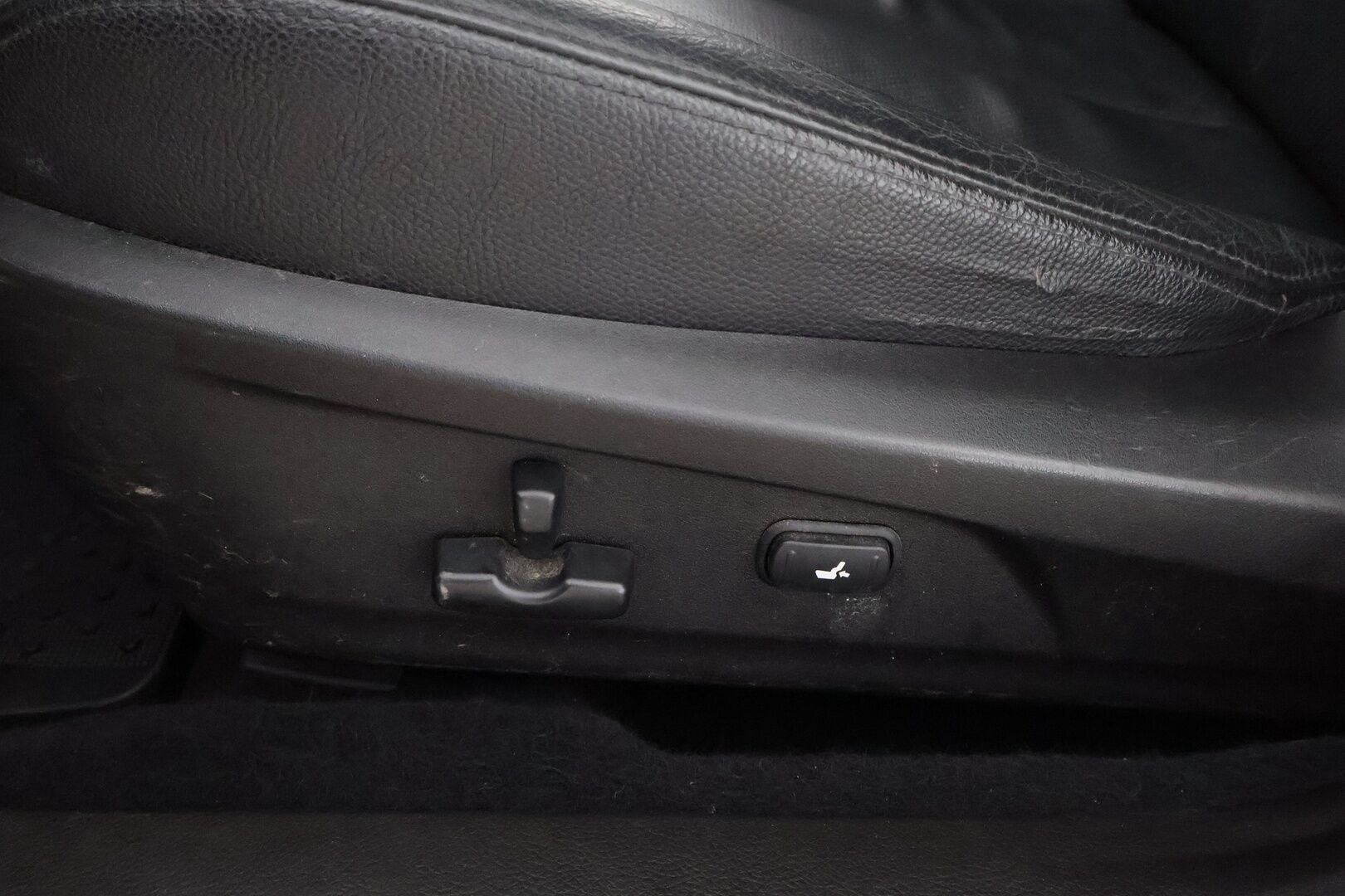 Subaru Outback 2011 2,5i UA 6MT Business - Suomiauto / Nahkasisusta / Lohko & Sisäpistoke / Xenon / Vakkari / Muistipenkki / 2x Fiksut renkaat / Upeasti huollettu!
