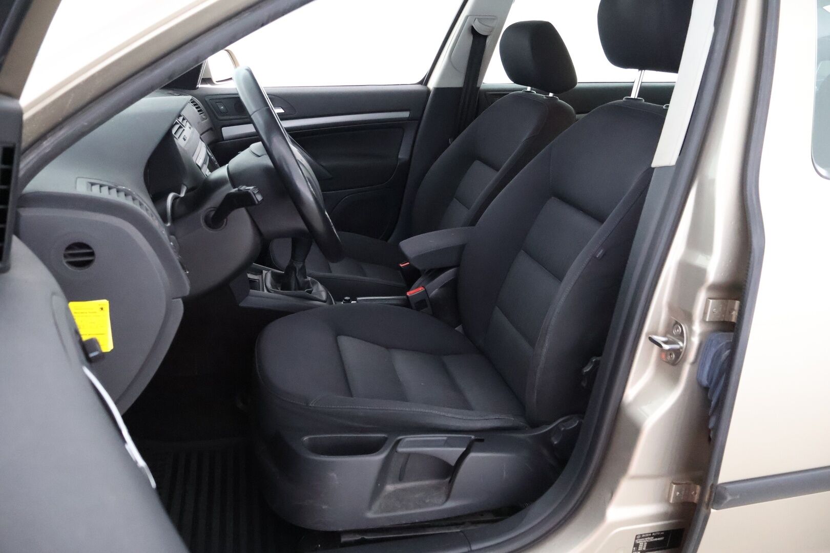 Skoda Octavia 2005 MYYDÄÄN HUUTOKAUPAT.COM!