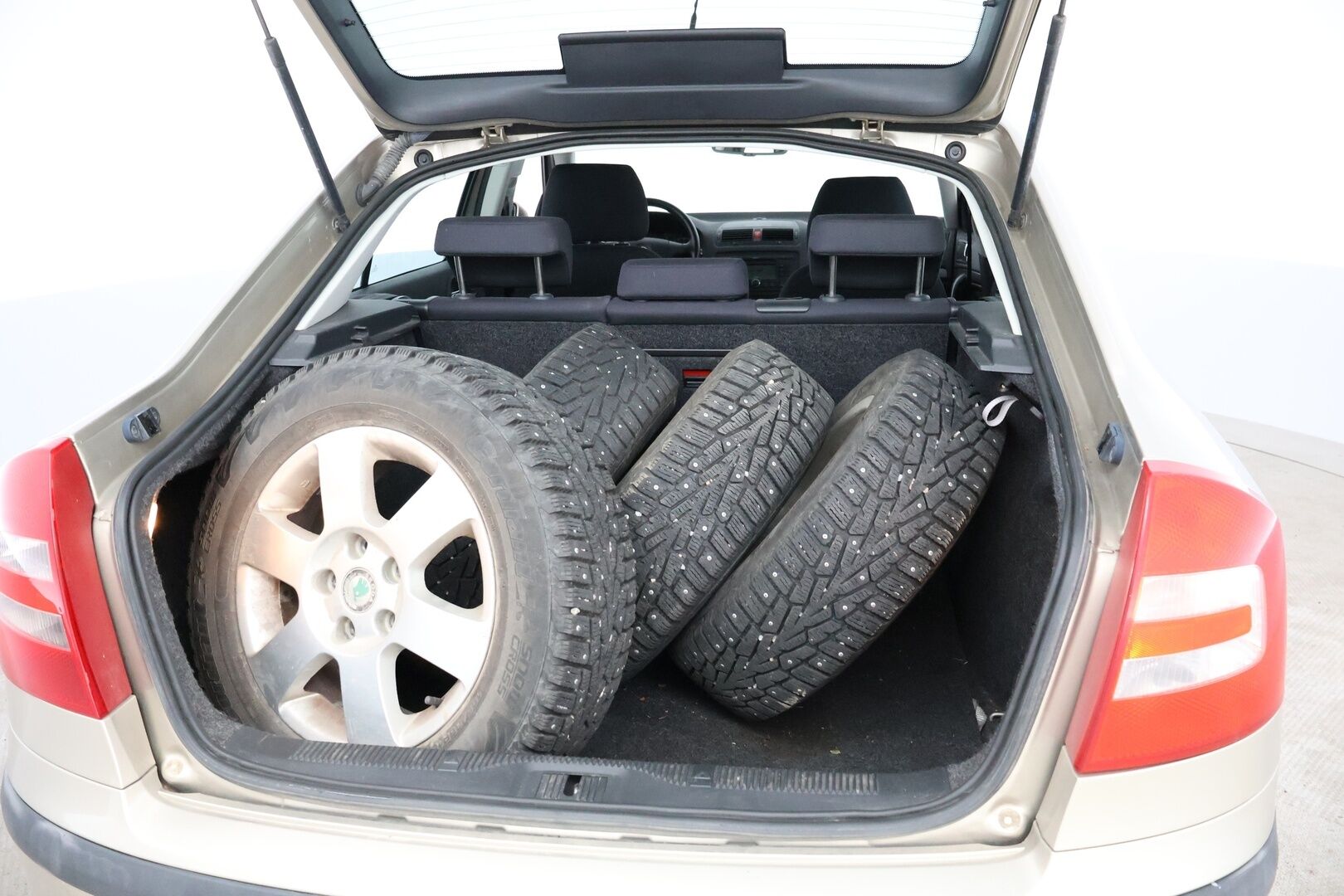 Skoda Octavia 2005 MYYDÄÄN HUUTOKAUPAT.COM!
