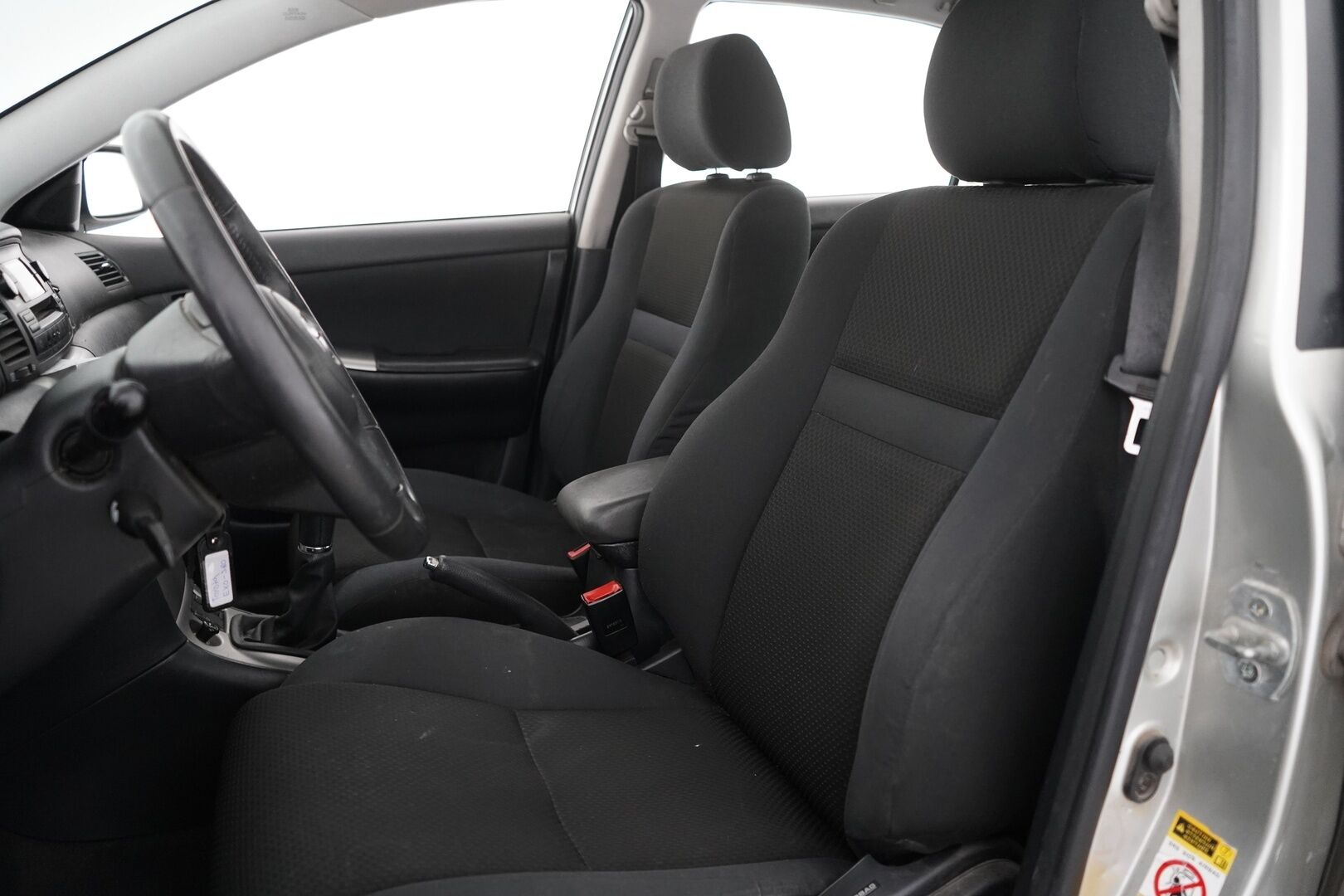 Toyota Corolla 2005 1,6 VVT-i Linea Sol 4ov * MYYDÄÄN HUUTOKAUPAT.COM *