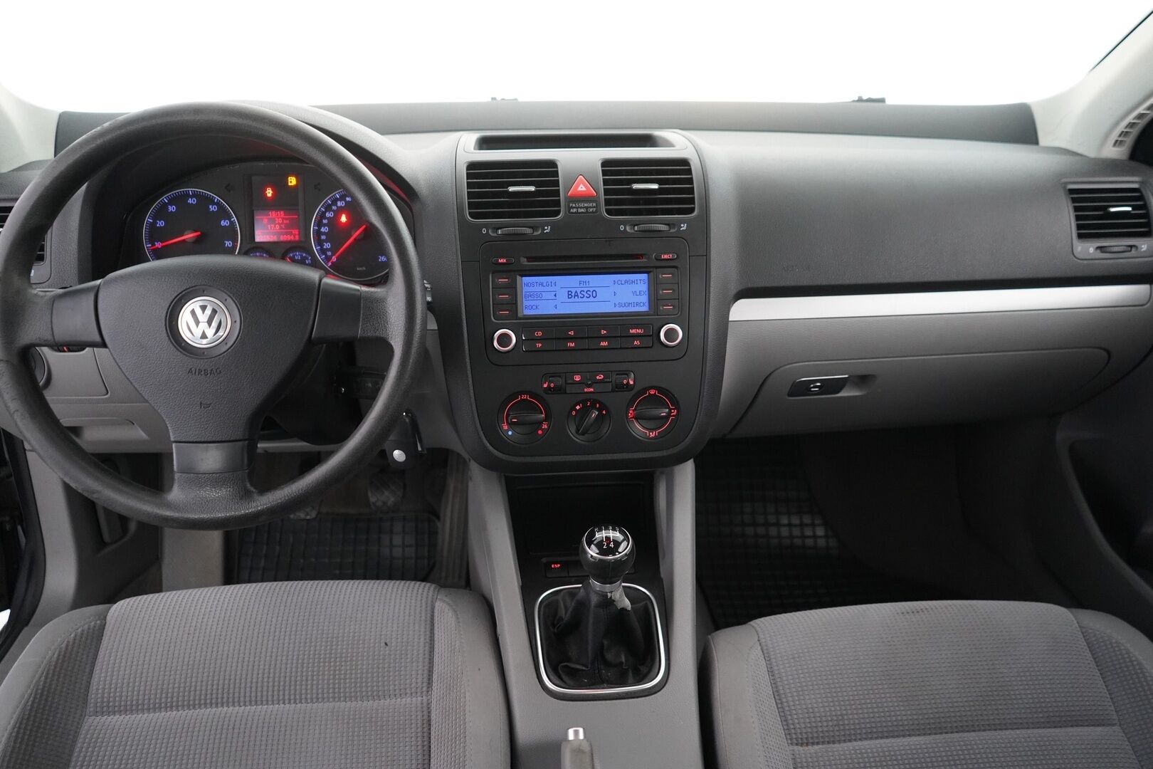 Volkswagen Jetta 2005 1.6 Sedan - YritysOutlet - Myydään vain yrityksille - KATSO MIHIN HINTAAN!  |  2x renkaat | Suomi-auto | Kahdet avaimet