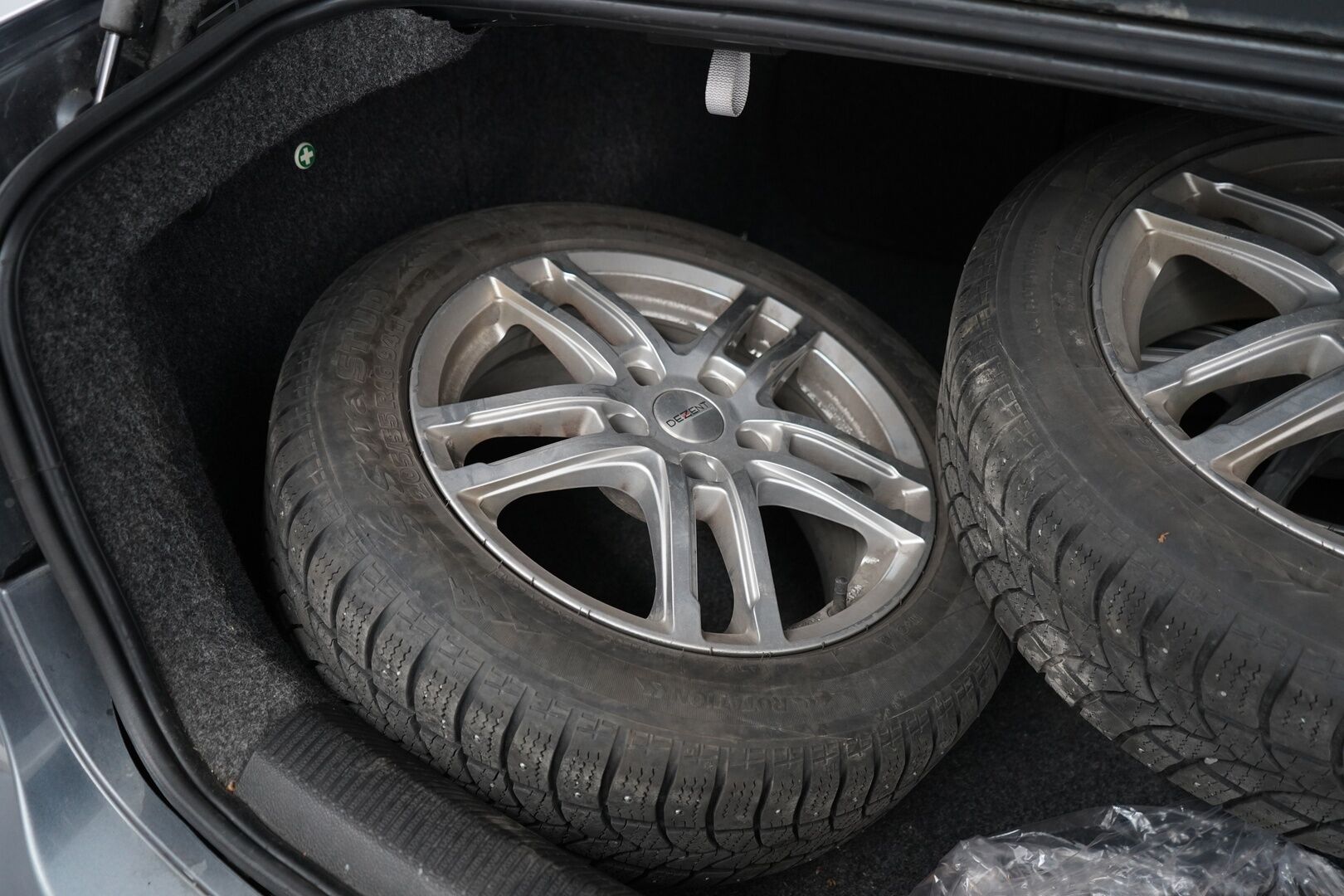 Volkswagen Jetta 2005 1.6 Sedan - YritysOutlet - Myydään vain yrityksille - KATSO MIHIN HINTAAN!  |  2x renkaat | Suomi-auto | Kahdet avaimet