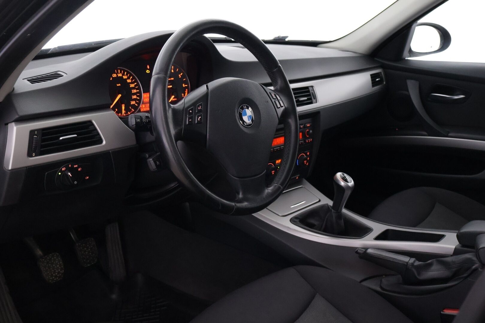 BMW 320 2005 E90 YritysOutlet - Myydään vain yrityksille - – Tämä auto myydään YritysOutlet -valikoimasta vain yritykselle