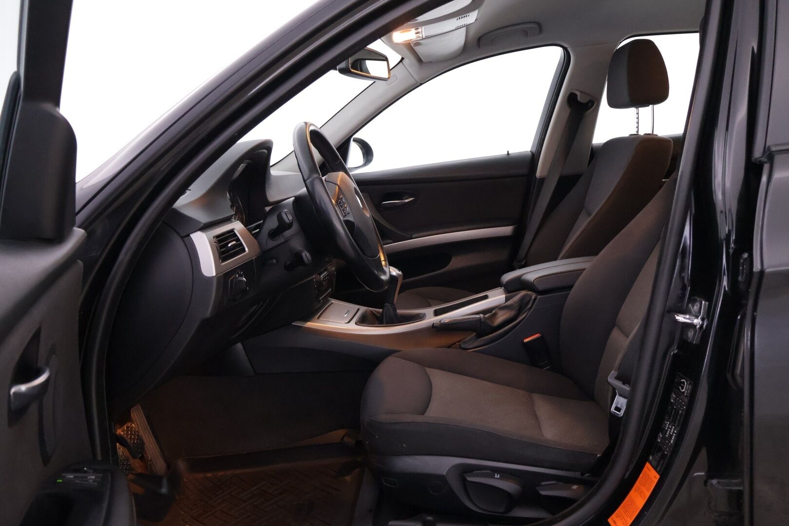 BMW 320 2005 E90 YritysOutlet - Myydään vain yrityksille - – Tämä auto myydään YritysOutlet -valikoimasta vain yritykselle