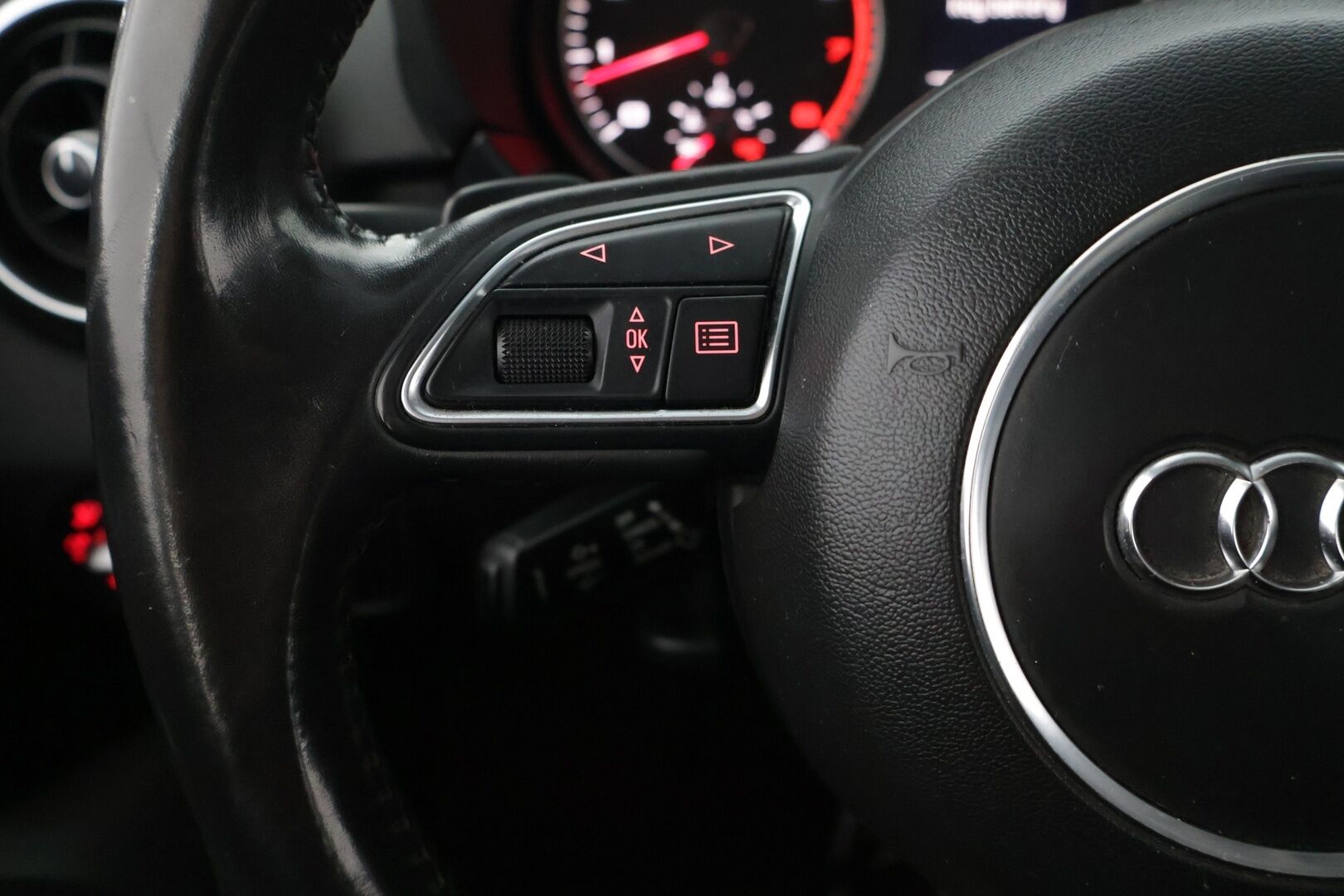 Audi A1 2012 Ambition 1,4 TFSI 90 kW S tronic - *Suomi-auto / Juuri huollettu / Lohkolämmitin sisäpuhaltimella / Xenon / BT / Vakionopeudensäädin / 2x renkaat alumiinivantein*