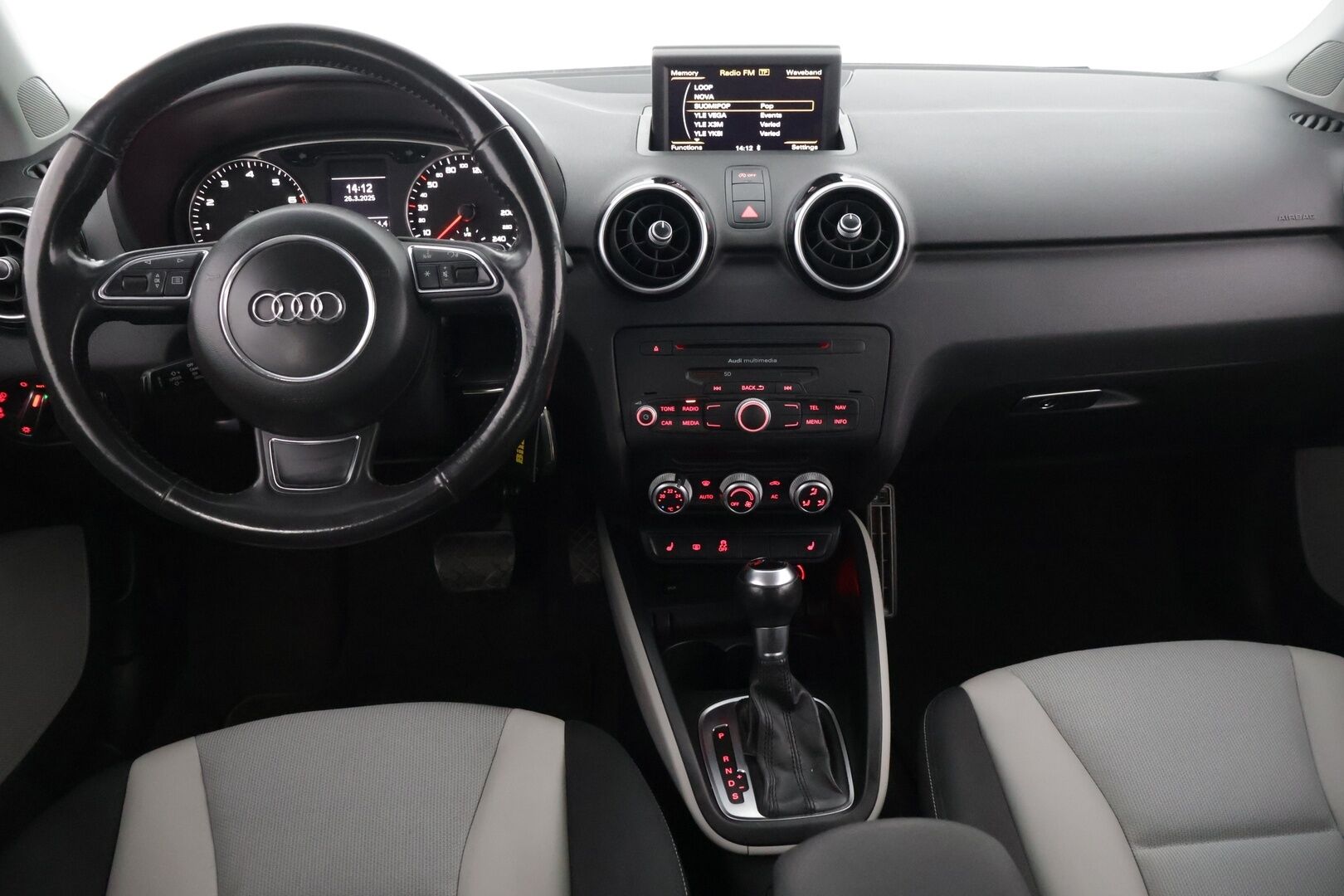 Audi A1 2012 Ambition 1,4 TFSI 90 kW S tronic - *Suomi-auto / Juuri huollettu / Lohkolämmitin sisäpuhaltimella / Xenon / BT / Vakionopeudensäädin / 2x renkaat alumiinivantein*