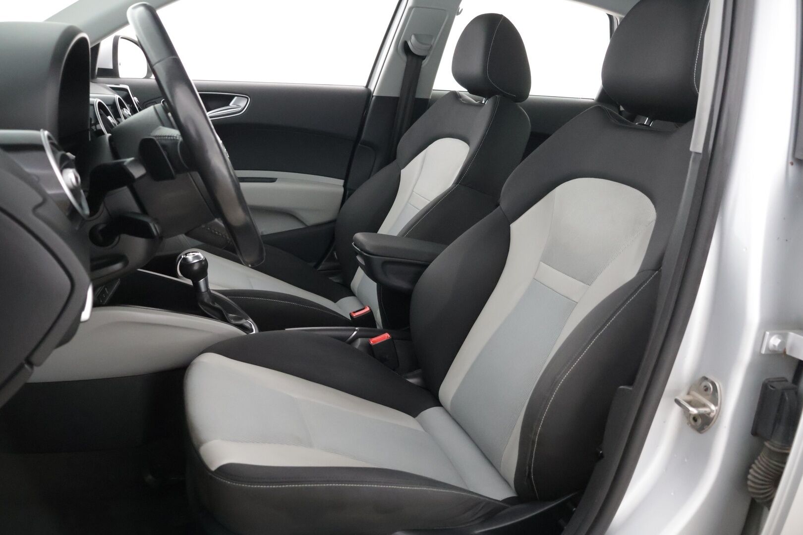 Audi A1 2012 Ambition 1,4 TFSI 90 kW S tronic - *Suomi-auto / Juuri huollettu / Lohkolämmitin sisäpuhaltimella / Xenon / BT / Vakionopeudensäädin / 2x renkaat alumiinivantein*