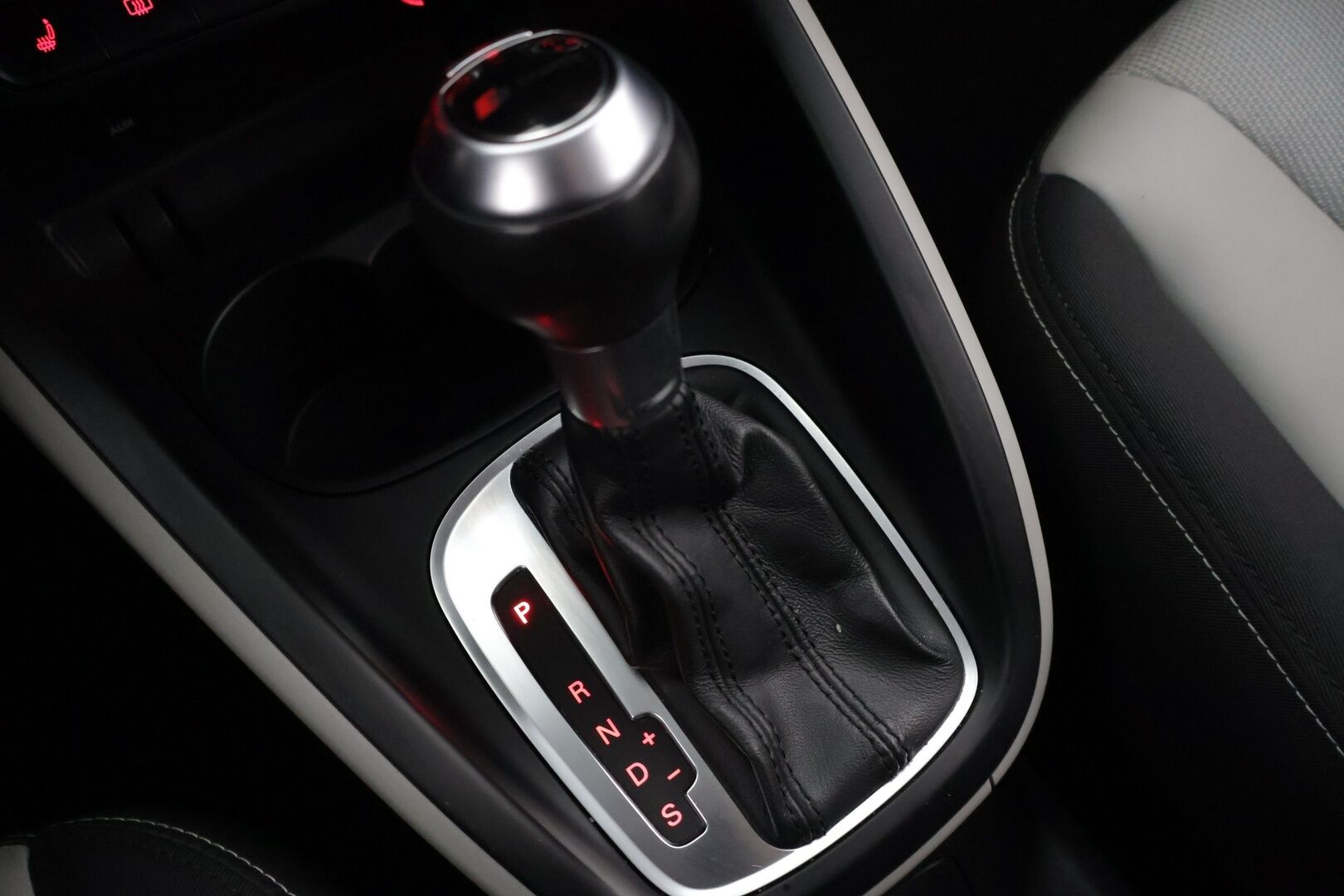 Audi A1 2012 Ambition 1,4 TFSI 90 kW S tronic - *Suomi-auto / Juuri huollettu / Lohkolämmitin sisäpuhaltimella / Xenon / BT / Vakionopeudensäädin / 2x renkaat alumiinivantein*