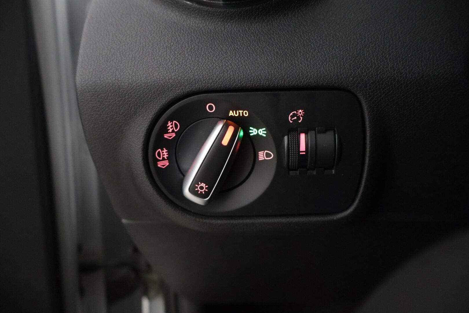 Audi A1 2012 Ambition 1,4 TFSI 90 kW S tronic - *Suomi-auto / Juuri huollettu / Lohkolämmitin sisäpuhaltimella / Xenon / BT / Vakionopeudensäädin / 2x renkaat alumiinivantein*