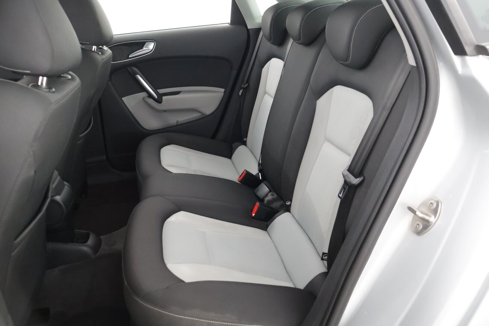 Audi A1 2012 Ambition 1,4 TFSI 90 kW S tronic - *Suomi-auto / Juuri huollettu / Lohkolämmitin sisäpuhaltimella / Xenon / BT / Vakionopeudensäädin / 2x renkaat alumiinivantein*