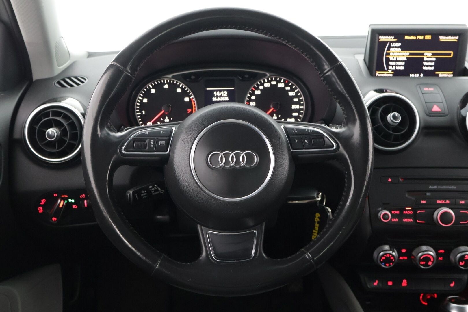 Audi A1 2012 Ambition 1,4 TFSI 90 kW S tronic - *Suomi-auto / Juuri huollettu / Lohkolämmitin sisäpuhaltimella / Xenon / BT / Vakionopeudensäädin / 2x renkaat alumiinivantein*