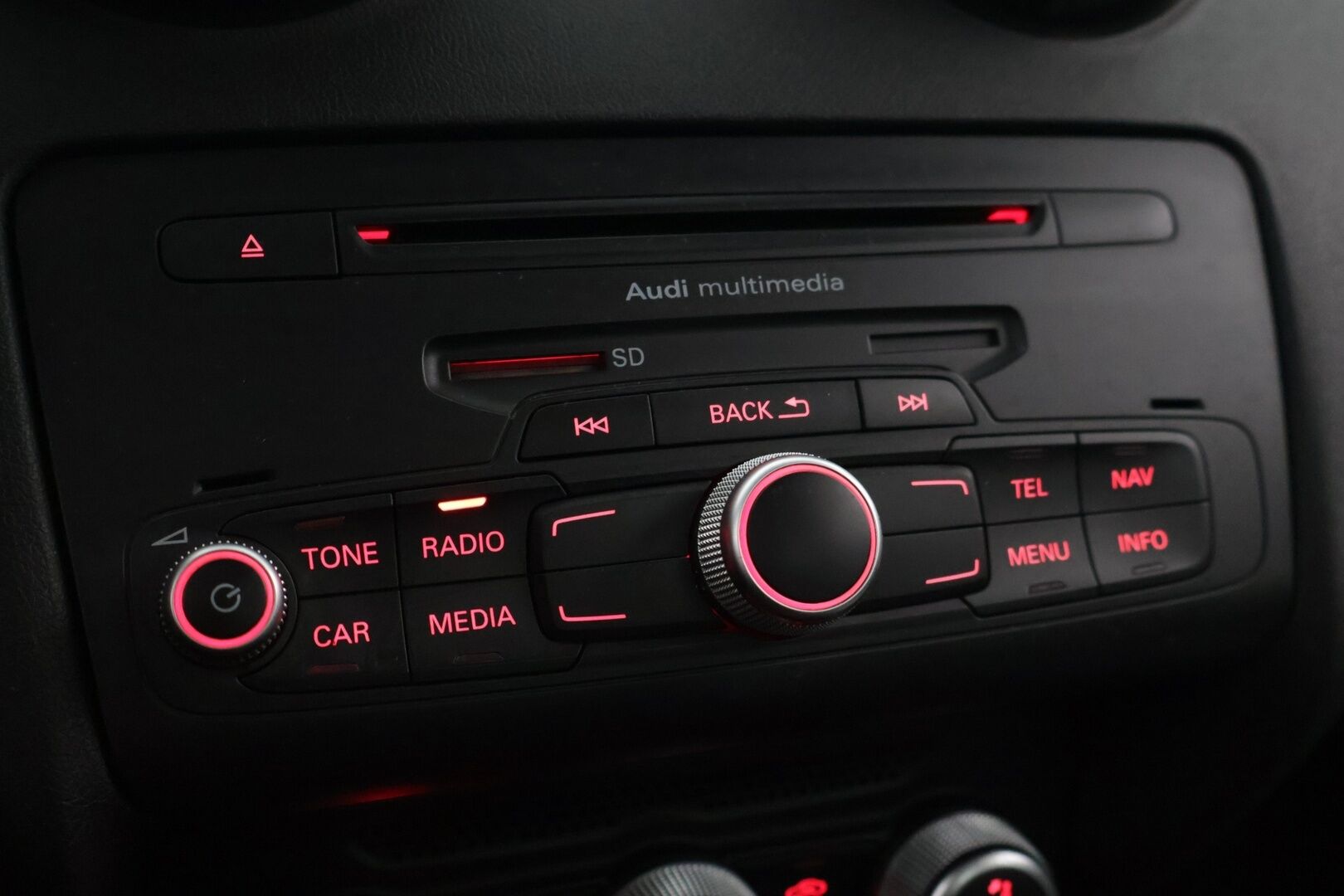 Audi A1 2012 Ambition 1,4 TFSI 90 kW S tronic - *Suomi-auto / Juuri huollettu / Lohkolämmitin sisäpuhaltimella / Xenon / BT / Vakionopeudensäädin / 2x renkaat alumiinivantein*