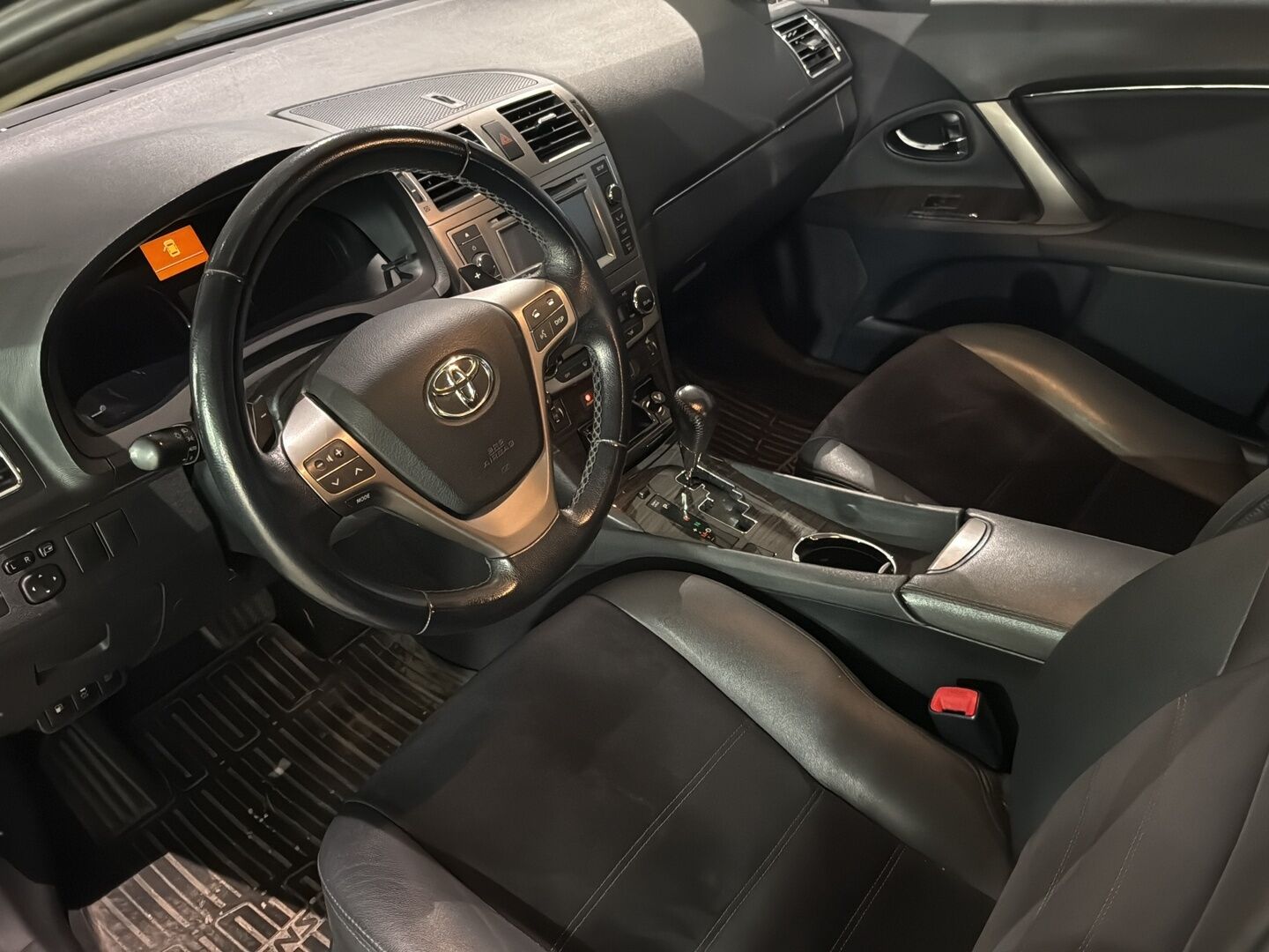 Toyota Avensis 2012 1,8 Valvematic Linea Sol Plus 4ov Multidrive S - YritysOutlet - Myydään vain yrityksille - | 2-om Suomi auto | Merkkihuollettu | P.kamera | Nahka-alcantara | Vakkari | Navi | 