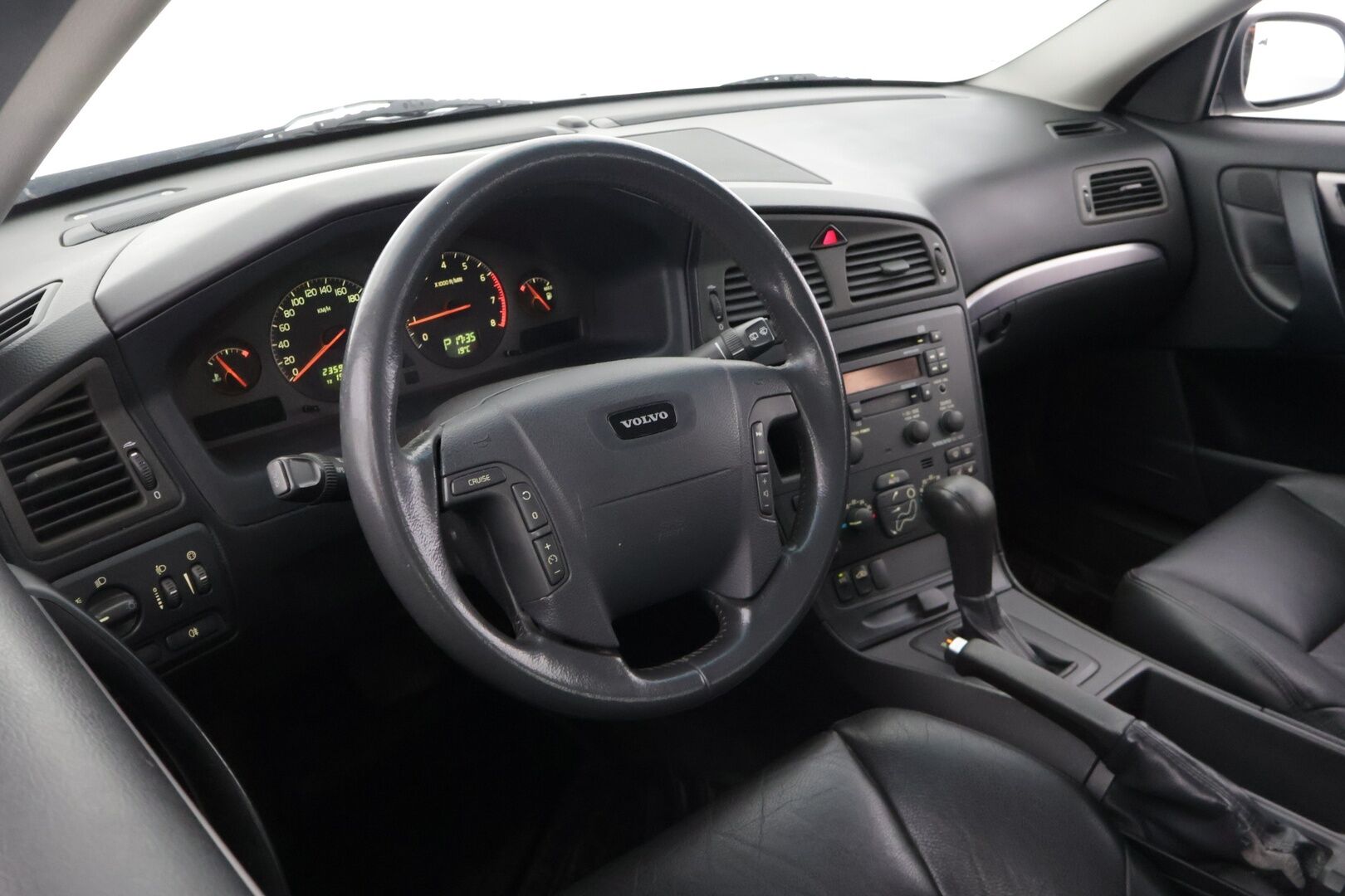Volvo V70 2002 5D V70 STW 2.4 TURBO AUTOMATIC * YritysOutlet - Myydään vain yrityksille *